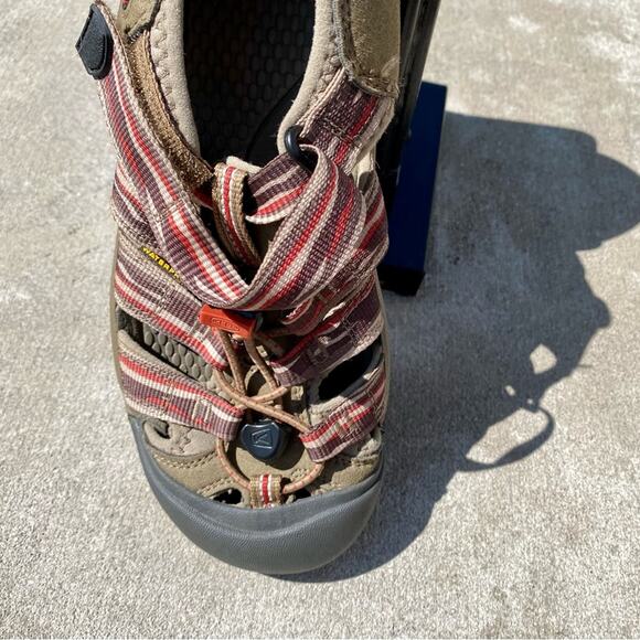 Keen Hiking Closed Toe Sandals Boys Size 5 US Waterproof Outdoors Tan Orange - Picture 4 of 16